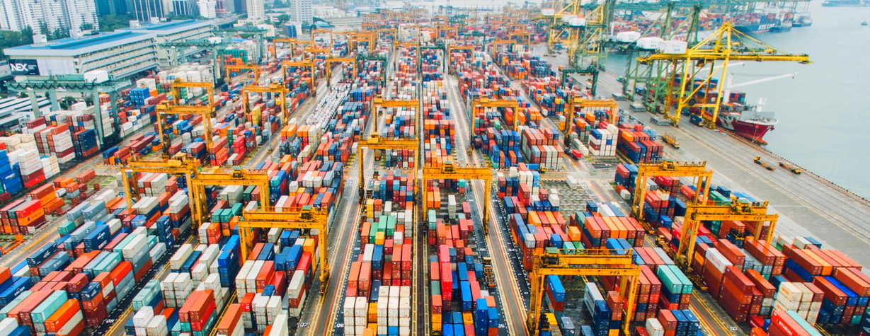 Luftbild eines Containerhafens