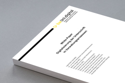 Papierstapel mit Whitepaper
