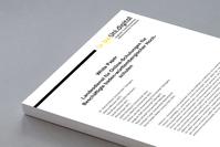 Papierstapel mit Whitepaper